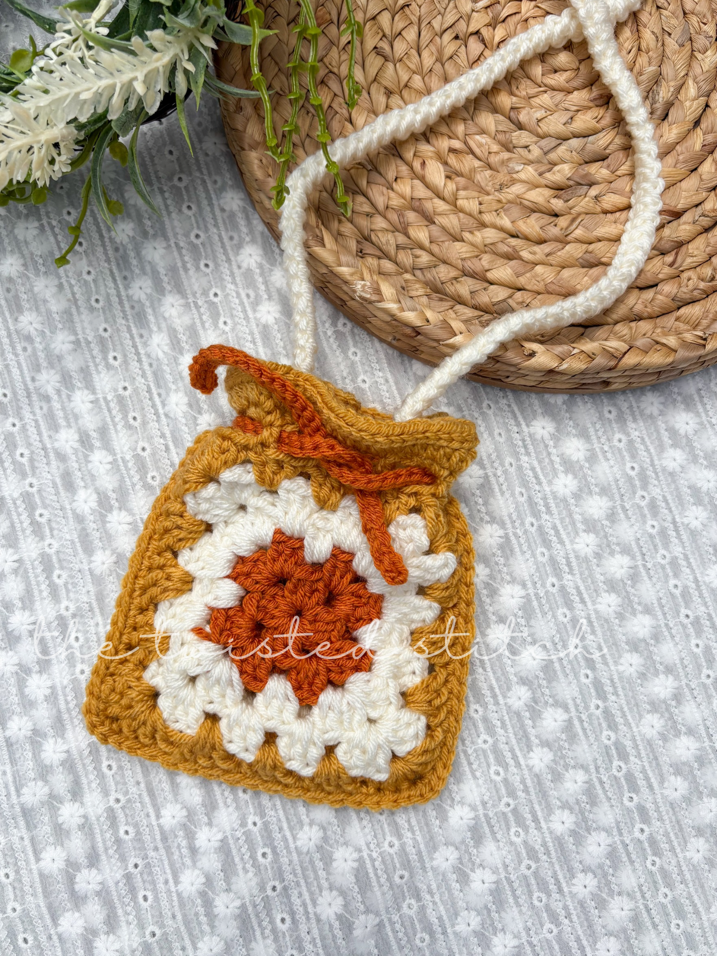 Fall Vibes Scalloped Granny Square Pouch